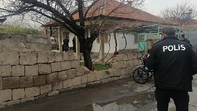 Yaşlı adam evinde ölü bulundu
