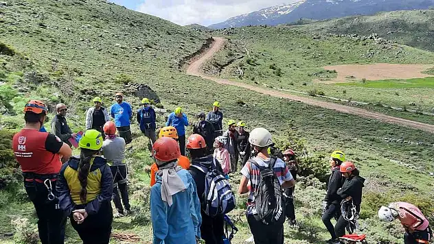 Eğitim tamamlandı...