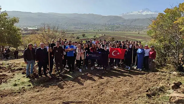 500 fidan toprakla buluştu!