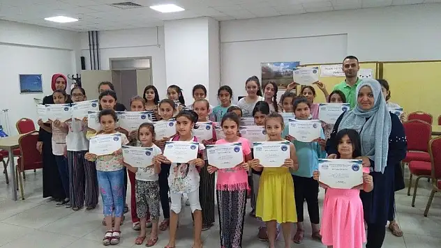 Yaz Kurslarını tamamlayan öğrencilere belgeleri verildi
