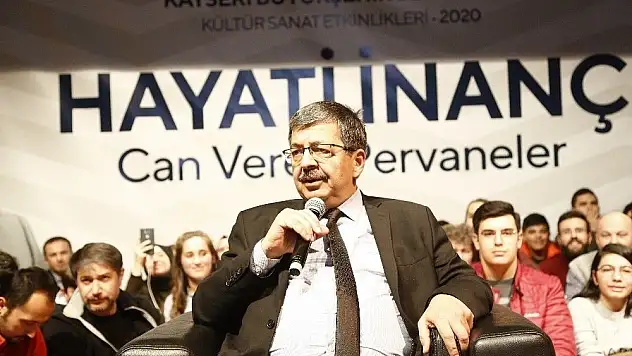 Yazar Hayati İnanç Şehir Tiyatrosu'nda söyleşiye katıldı
