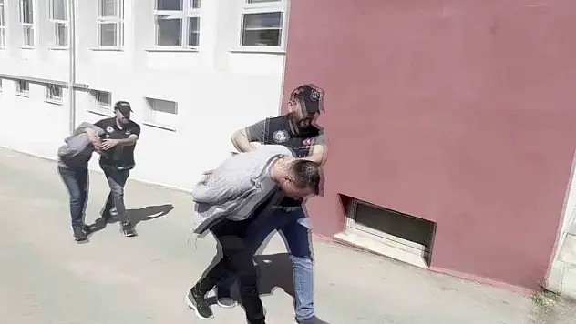 Yedek lastiğe esrar gizlemişler