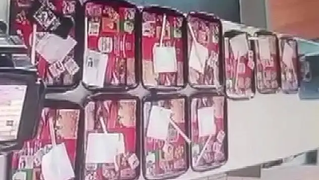 Cep telefonunu bakın nasıl çaldı