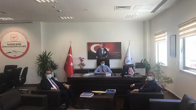 Yeni Başhekim koltuğa oturdu!
