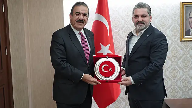 Yeni Başkan'dan AK Parti'ye ziyaret