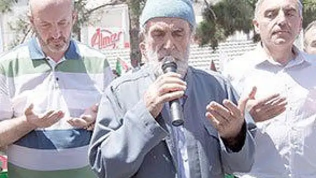 'YENİ MODA ALLAHU EKBER DİYEREK KAFA KESME'