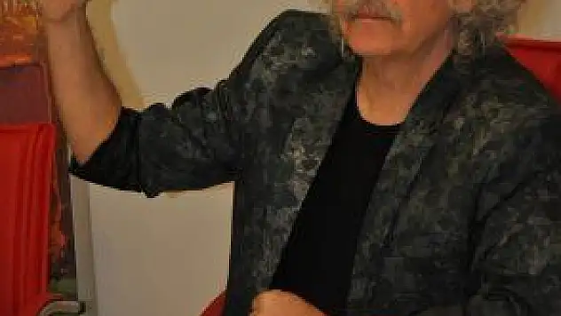 YENİ TÜRKÜ, HAYRANLARI İLE BULUŞTU