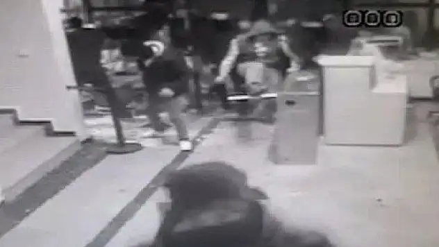 Yeniçağ gazetesine saldırı anı kamerada