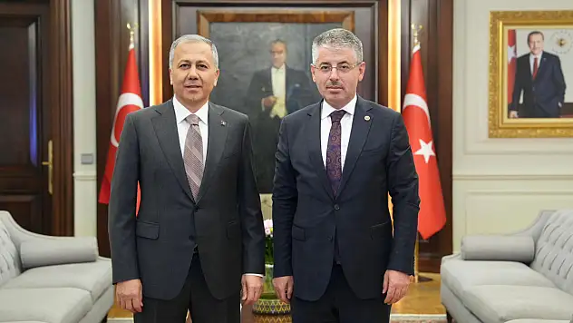 Yeşilhisar bekliyordu! Çopuroğlu, dosyayı Bakana bizzat kendi teslim etti!