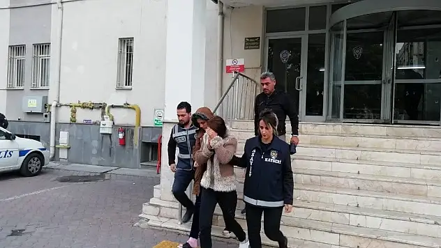 Son dakika... 2 yıldır aranan kadın hırsızlar yakalandı!