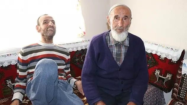 53 yıldır engelli oğluna bakan Emin amca, devlet başka ülkelere muhtaç olmasın diye engelli maaşı almamış
