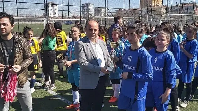 Yıldız Kızlar Futbol İl Birinciliği Müsabakaları Tamamlandı
