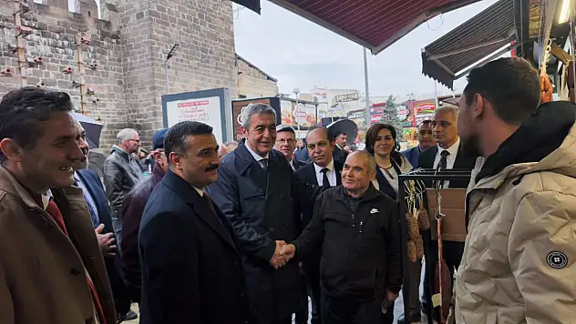 'Yılın vekili' seçilen ünlü isim Kayseri'de vatandaşları ziyaret ettikten sonra uyardı: Hükümet bunu görmüyor mu? Böyle giderse...