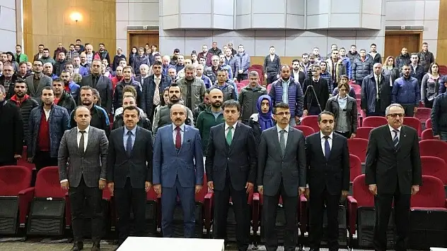 30 yıllık beden eğitimi öğretmenlerine plaket verildi