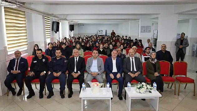 YKS'de derece yapan öğrenciler ödüllendirildi