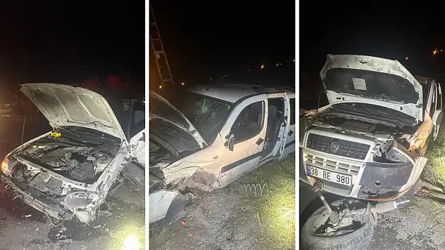 Yol savaş alanına döndü! Kayseri'de iki araç kafa kafaya çarpıştı