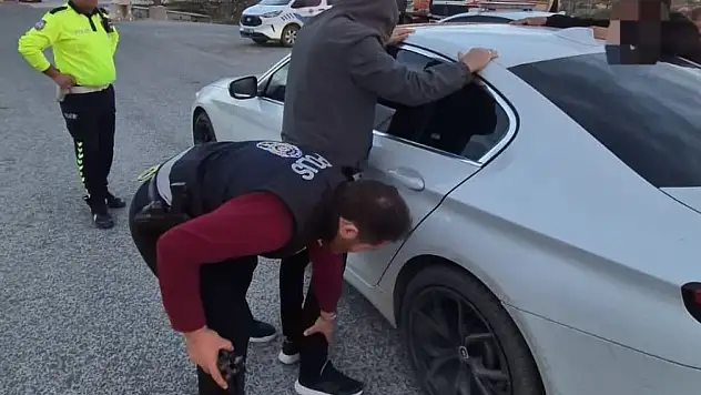 Yozgat'ta 2 şüpheli yakalandı: 3 tabanca ele geçirildi!