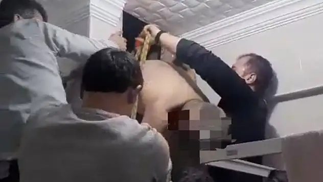 Boşanma aşamasındaki eş, havalandırma boşluğundan çıktı!