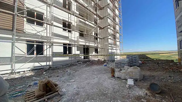 71 yaşındaki işçi inşaattan düştü