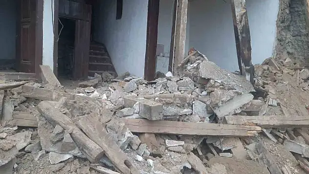 Yağışların ardından konak çöktü!