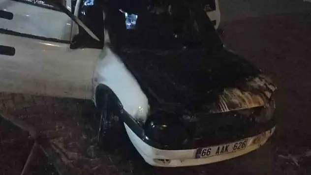 Otomobil cayır cayır yandı