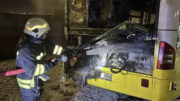 Özel halk otobüsü yandı