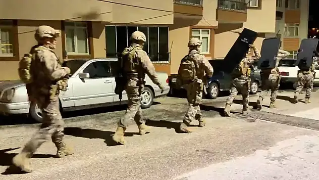 Yozgat'ta 'sokak satıcılarına' darbe: 4 gözaltı!