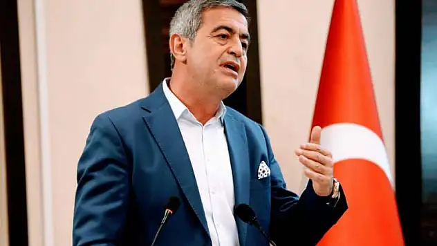 Yücel: Elimizi cebimize atmaktan korkmayalım