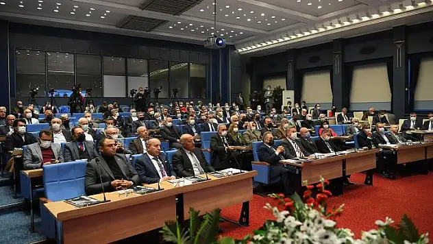 Yücel'in, 'Efsunlu' tepkisi sonuç verdi! Meclis salonuna geri döndüler!