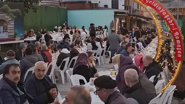 Yüzlerce kişi 'Sokak İftarı'nda buluştu