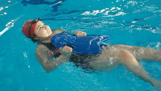 Yüzme Bilmeyen Kalmasın Projesi tüm hızıyla devam ediyor
