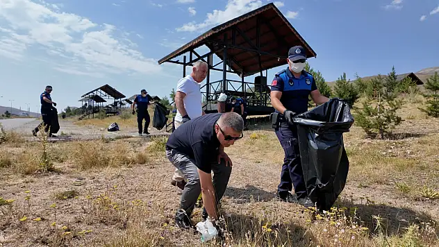 Zabıta ekipleri Erciyes'te temizlikte