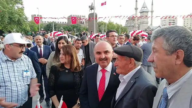 Zafer Bayramı resepsiyonu meydanda yapıldı