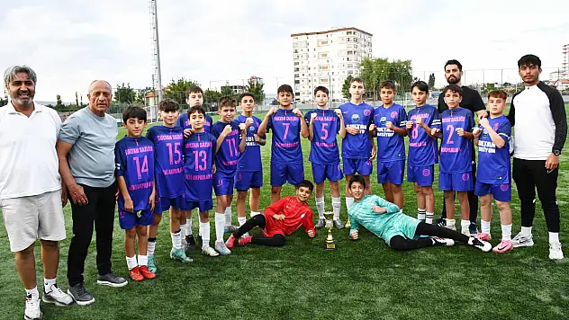 Zeki Akparlar FK U12 Kayseri şampiyonu!