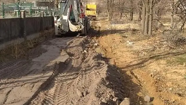 Zile Mahallesinde yol kumlama çalışması tamamlandı