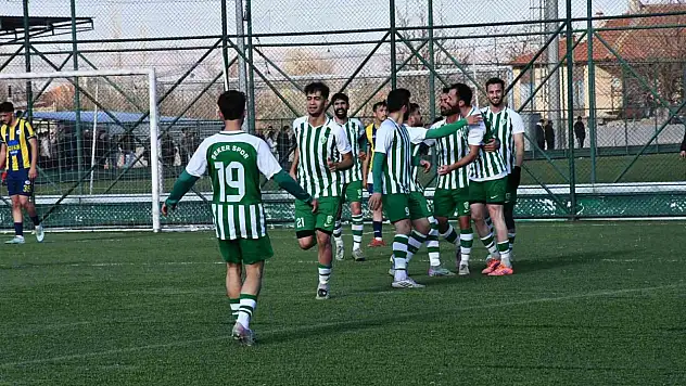 Zirvenin sahibi Şekerspor