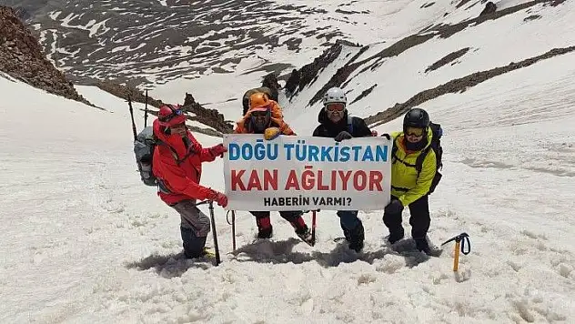 Zirveden Filistin ve Doğu Türkistan'a destek