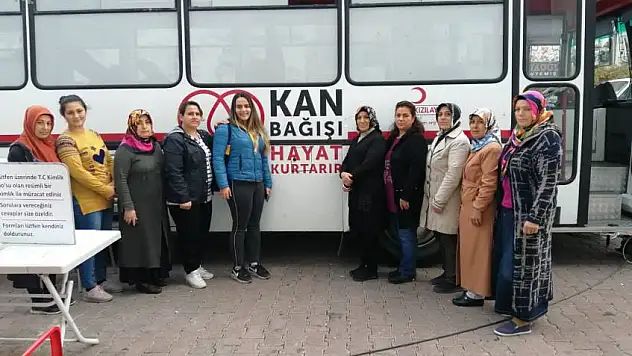 Ziya Gökalp Mahallesi'nde Kızılay'a Destek Sürüyor