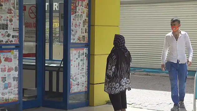 Zorunlu ihtiyaçlar için marketler Cuma 23.00'a kadar açık olacak