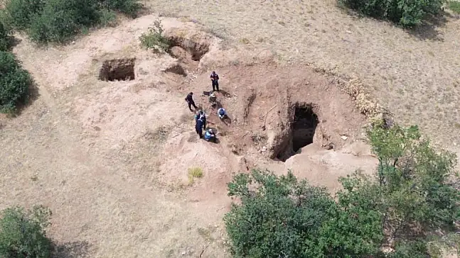 Fotokapanlı ve drone'lu operasyon: Bakın kaç metre kazmışlar!