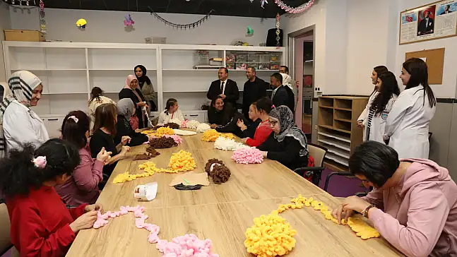 Özel ihtiyaçlı öğrencilerden Sevgi Evleri'ndeki çocuklara anlamlı hediye