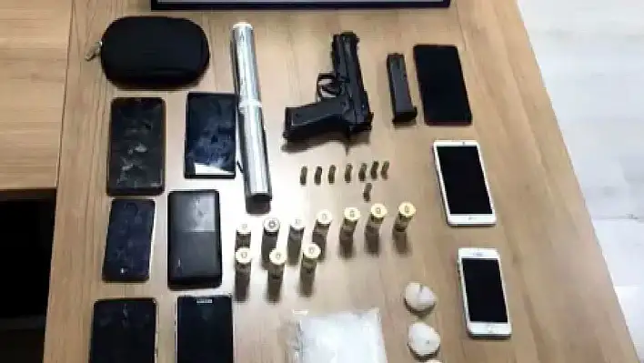 'Dur' ihtarına uymayan araçtan çıktı