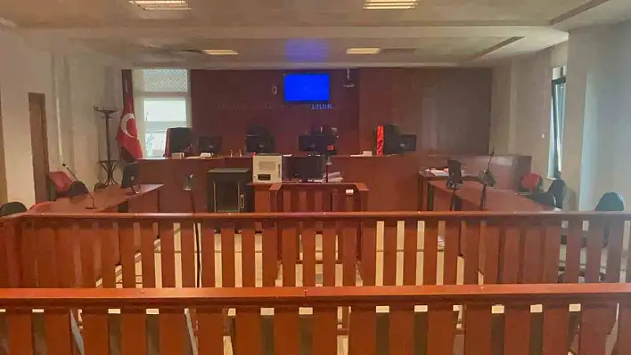 Eşinin balkondan düşerek öldüğünü söylemişti, cinayetle suçlandı