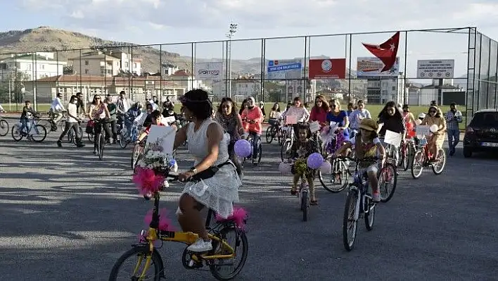 'Süslü kadınlar' pedalladı