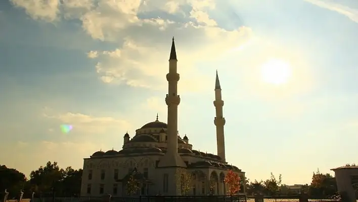 04 Ağustos 2023 Cuma günü Kayseri ilimizde namaz vakitleri