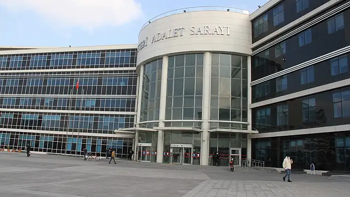 100 lira için 8 kişi mahkemelik oldu
