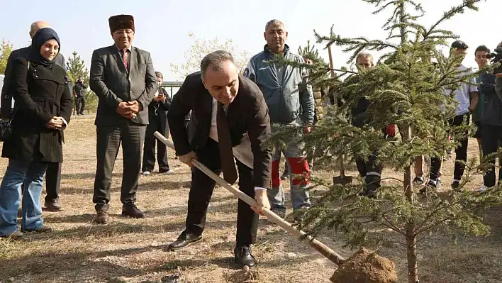 Fidanlar ERÜ'de toprakla buluştu!