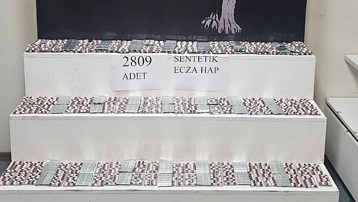 16 yaşındaki çocuk evinde 2 bin 809 adet uyuşturucu hapla yakalandı