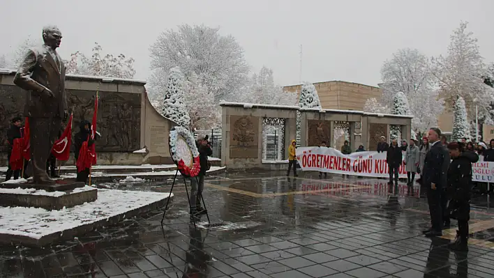 '24 Kasım Öğretmenler Günü kutlu olsun'