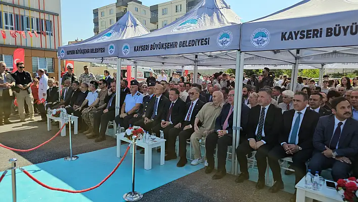 31 okul yaptırdı, açılışta öyle sözler söyledi ki: Kayseri'de eğitim yılı başladı!